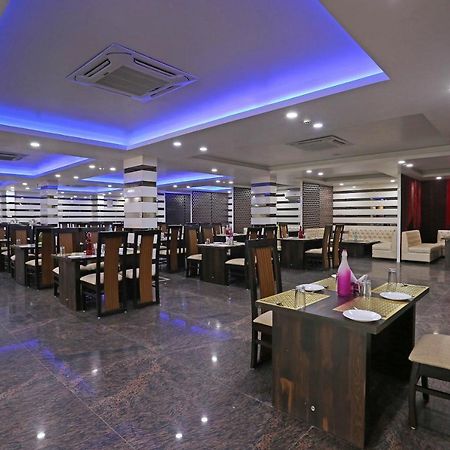 Capital O 10060 Hotel The Leaf Lucknow Exterior photo