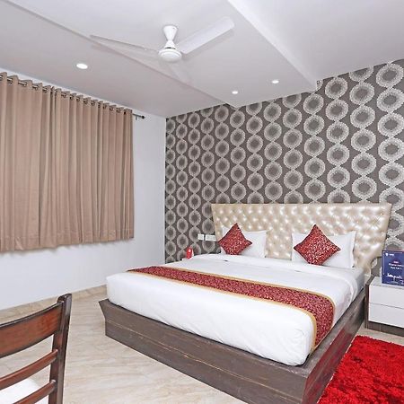 Capital O 10060 Hotel The Leaf Lucknow Exterior photo