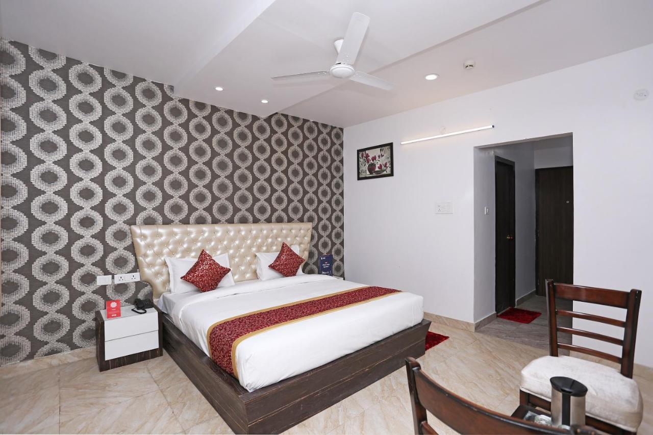 Capital O 10060 Hotel The Leaf Lucknow Exterior photo