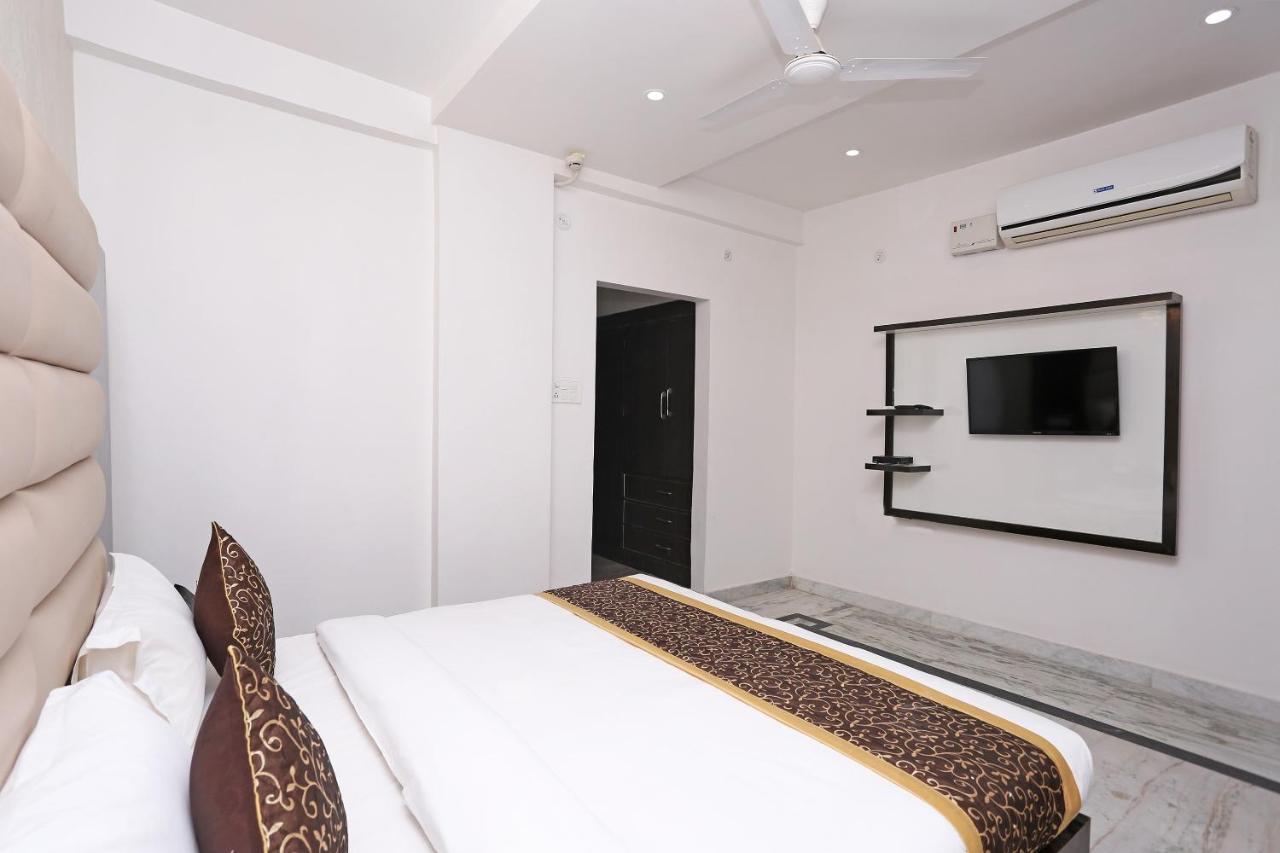 Capital O 10060 Hotel The Leaf Lucknow Exterior photo