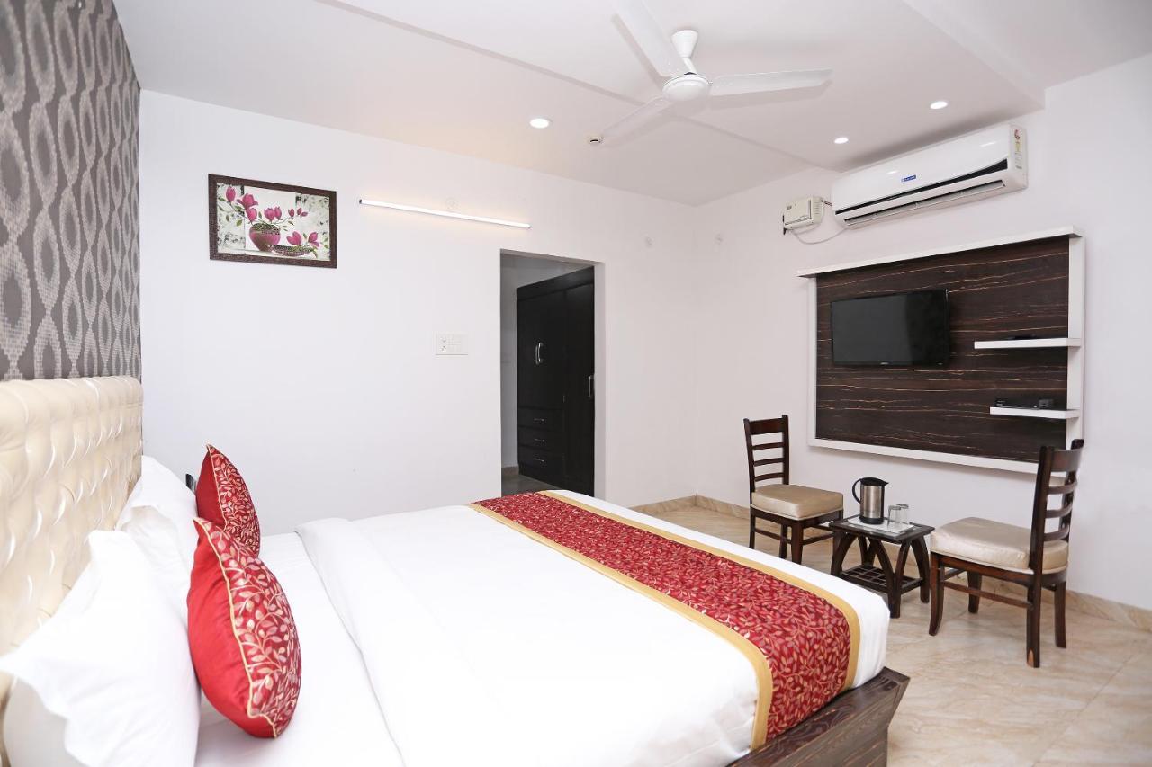 Capital O 10060 Hotel The Leaf Lucknow Exterior photo