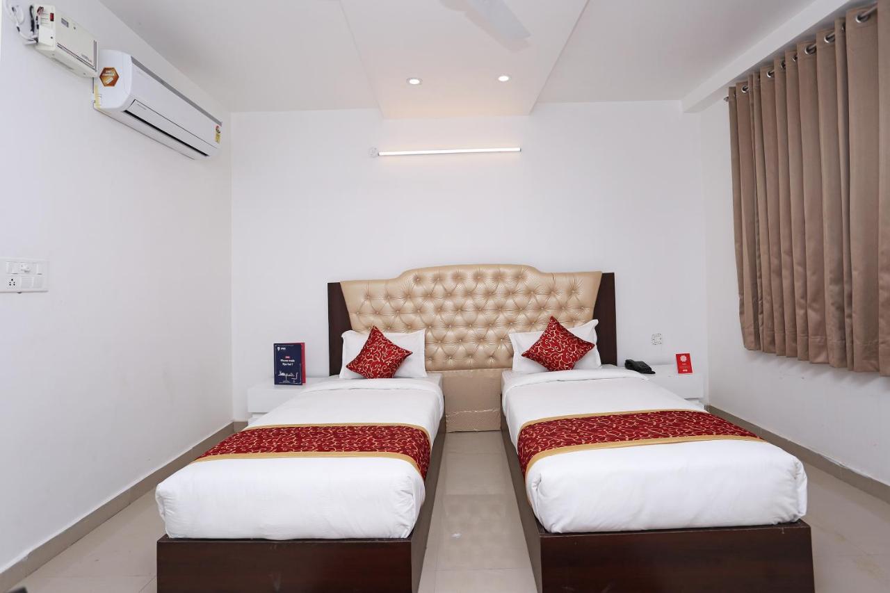 Capital O 10060 Hotel The Leaf Lucknow Exterior photo