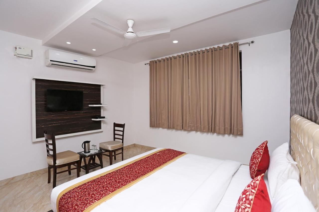 Capital O 10060 Hotel The Leaf Lucknow Exterior photo