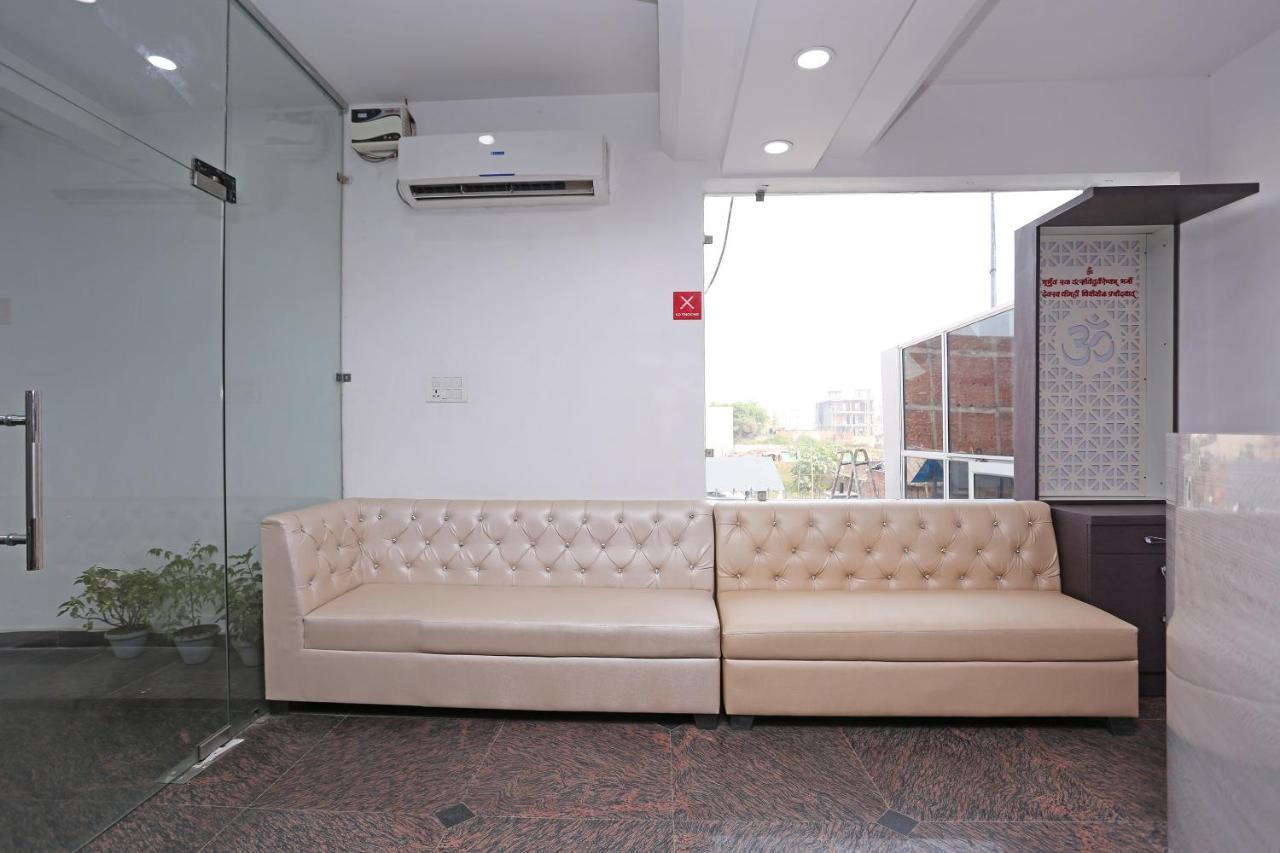 Capital O 10060 Hotel The Leaf Lucknow Exterior photo
