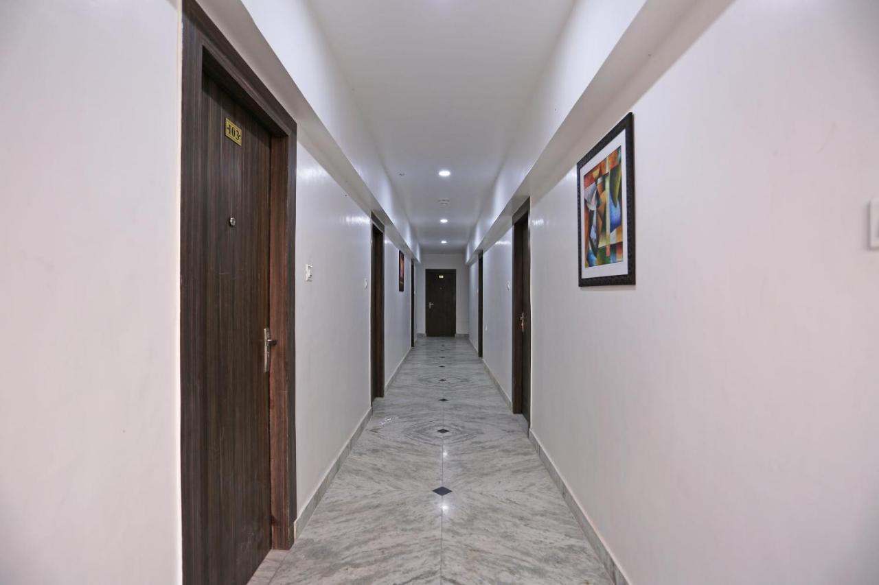 Capital O 10060 Hotel The Leaf Lucknow Exterior photo