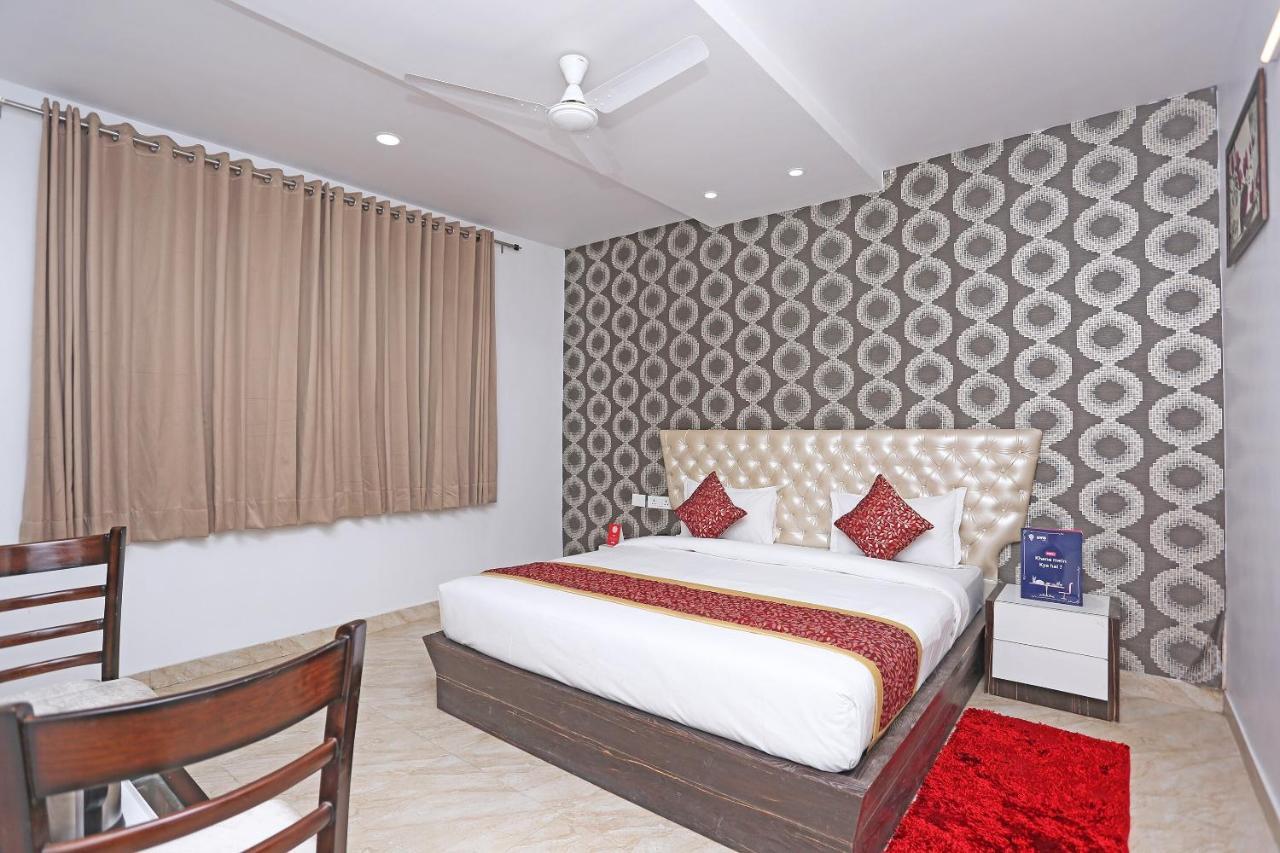 Capital O 10060 Hotel The Leaf Lucknow Exterior photo