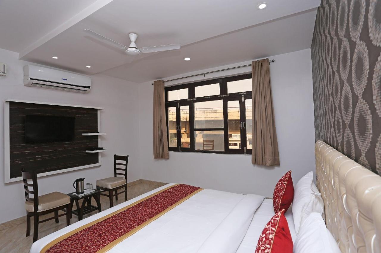 Capital O 10060 Hotel The Leaf Lucknow Exterior photo