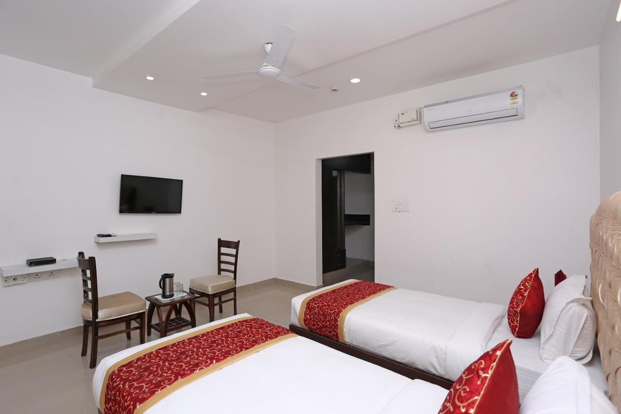 Capital O 10060 Hotel The Leaf Lucknow Exterior photo